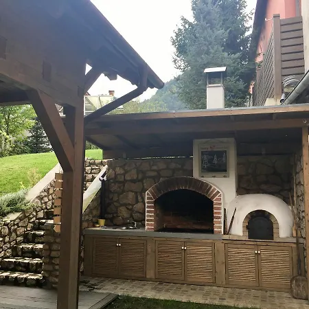 Nyaraló Sakka House